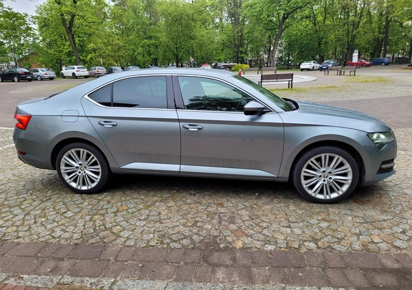 Skoda Superb cena 94000 przebieg: 166000, rok produkcji 2020 z Wałcz małe 497